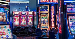 Filipino player browsing jl88 sports and casino platform on mobile